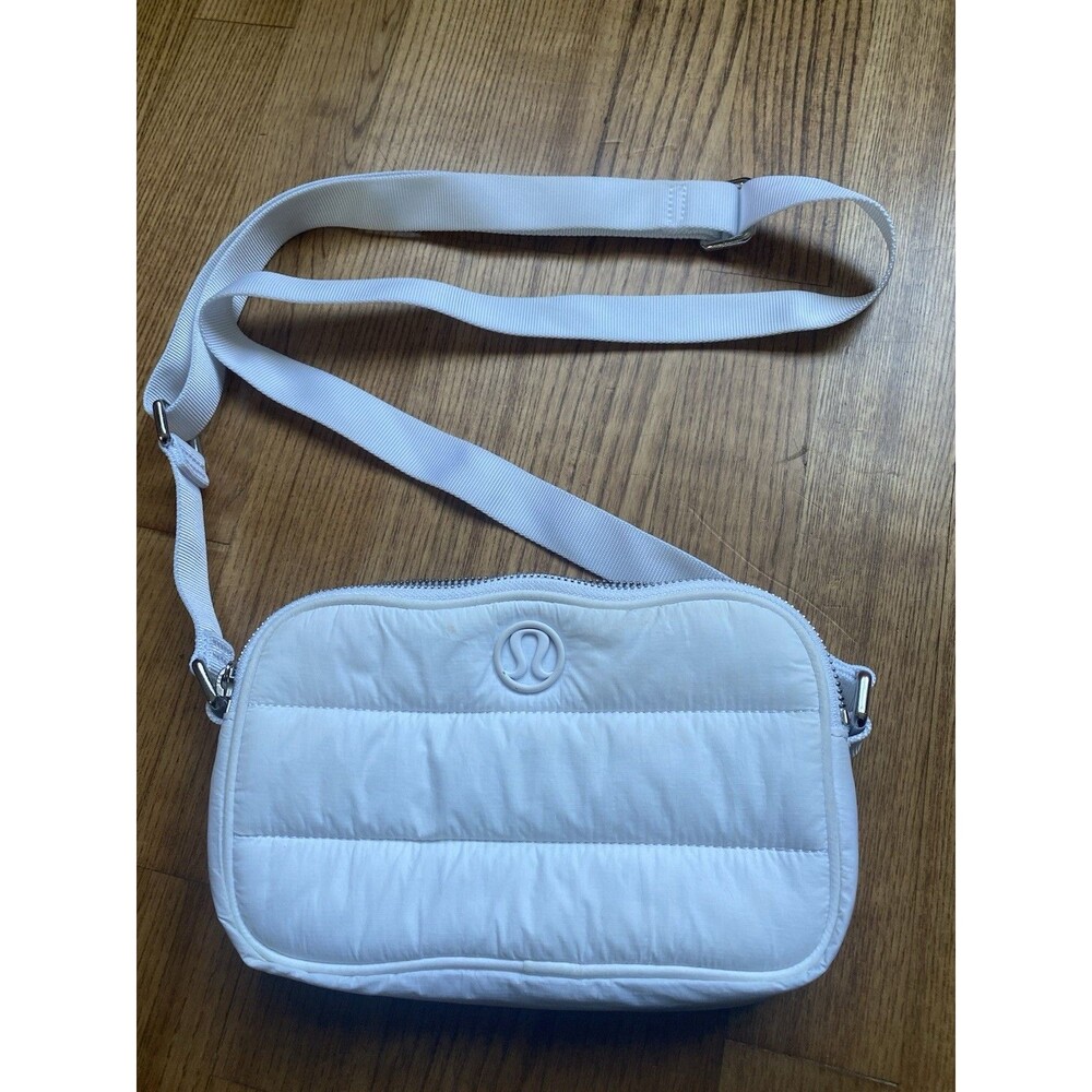 Lululemon 2L White Puff Crossbody Bag Adjustable Strap Everyday Travel Zip Close
